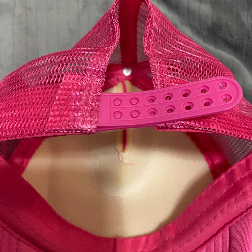 Pink baseball cap - Picture 3 of 3